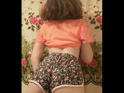 ❤️ Babe żagħżugħa sexy tqaxxir ix-xorts tagħha fuq il-kamera ❤️ Porn biss lilna ❌